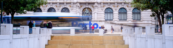 Autocarro a circular no Porto